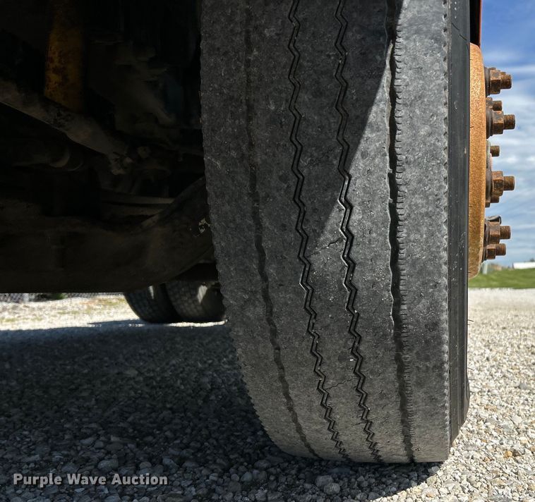 image for item EK4532 2008 Volvo VNM semi truck