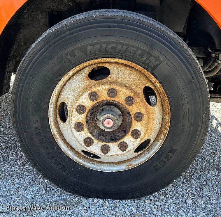 image for item EK4532 2008 Volvo VNM semi truck