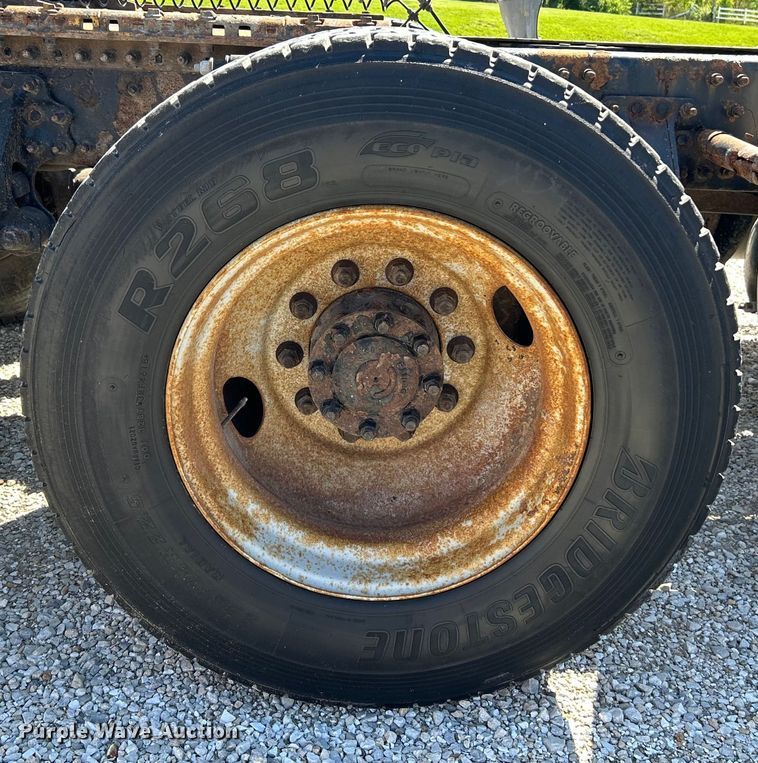 image for item EK4532 2008 Volvo VNM semi truck