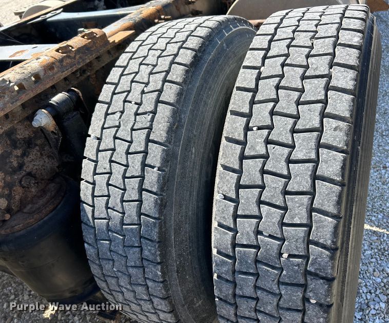 image for item EK4532 2008 Volvo VNM semi truck