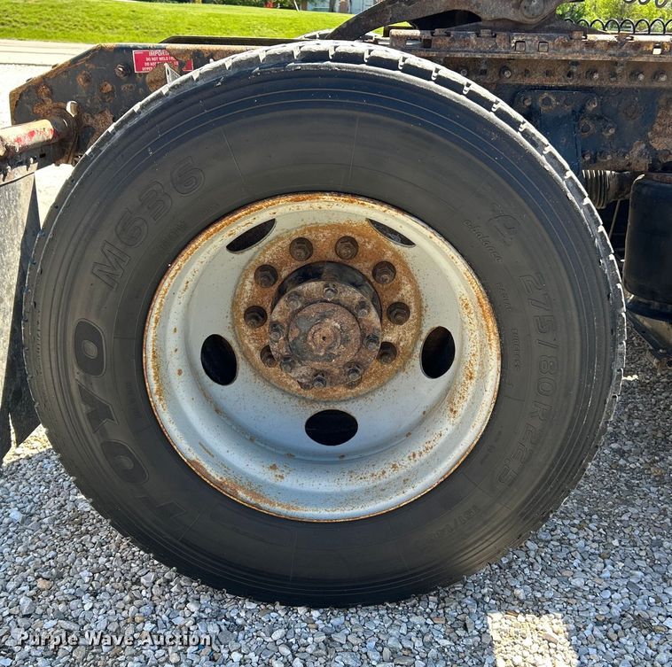 image for item EK4532 2008 Volvo VNM semi truck