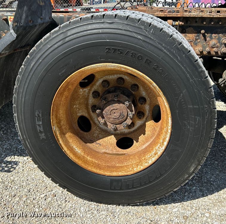 image for item EK4532 2008 Volvo VNM semi truck