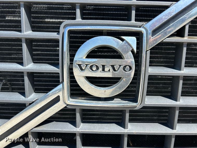 image for item EK4532 2008 Volvo VNM semi truck