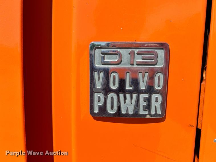 image for item EK4532 2008 Volvo VNM semi truck