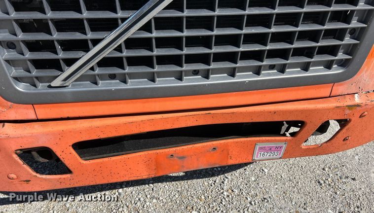 image for item EK4533 2009 Volvo VNM semi truck