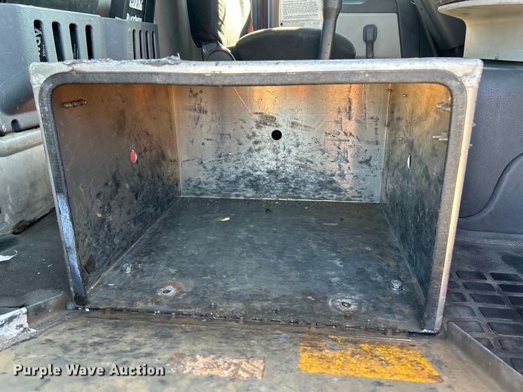 image for item EK4533 2009 Volvo VNM semi truck