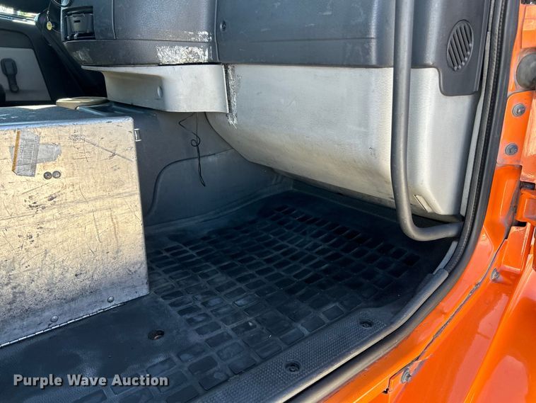 image for item EK4533 2009 Volvo VNM semi truck