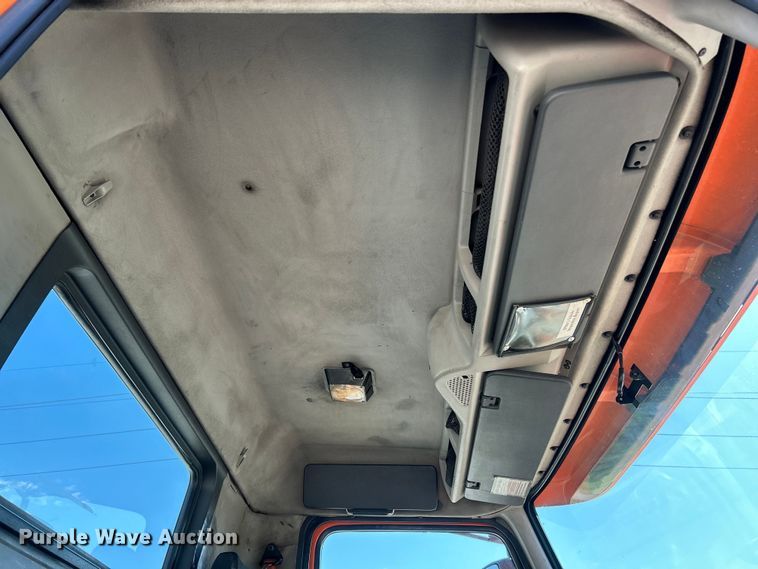 image for item EK4533 2009 Volvo VNM semi truck