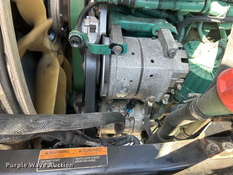 image for item EK4533 2009 Volvo VNM semi truck