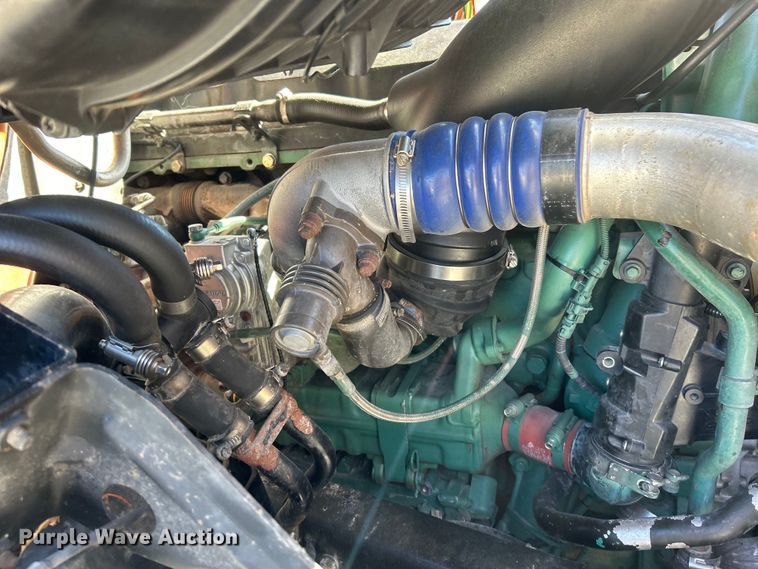 image for item EK4533 2009 Volvo VNM semi truck