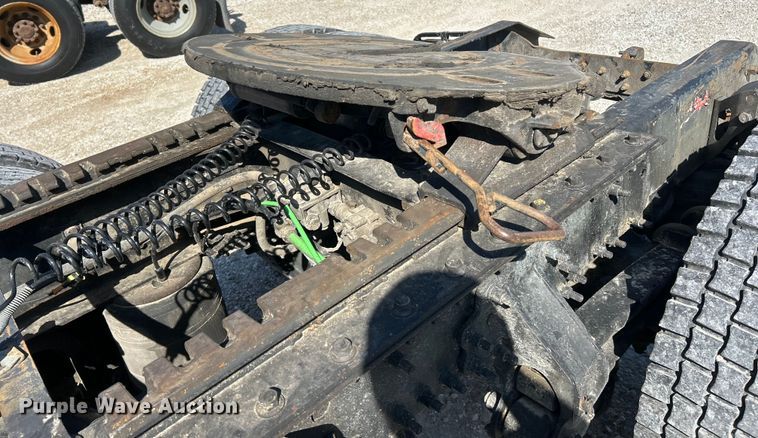 image for item EK4533 2009 Volvo VNM semi truck