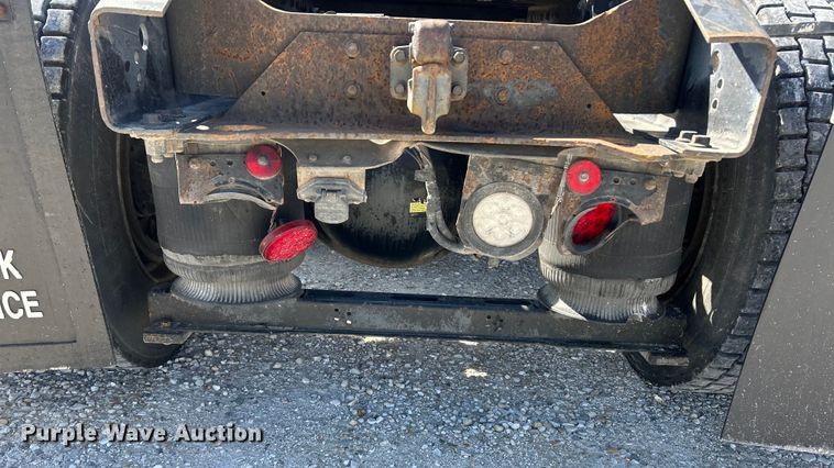 image for item EK4533 2009 Volvo VNM semi truck