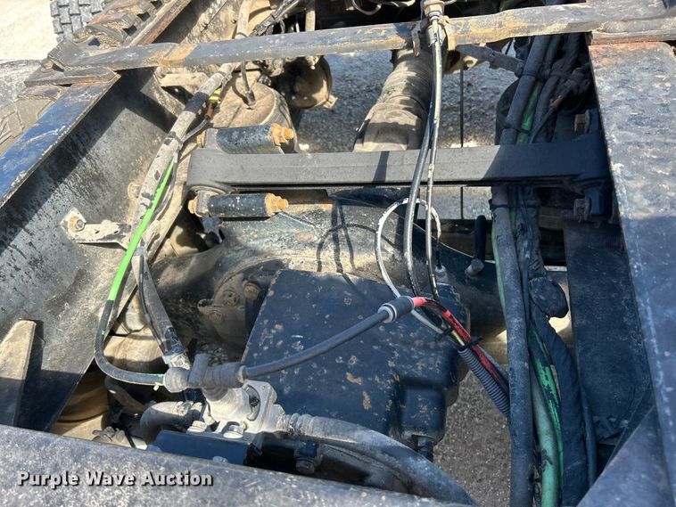 image for item EK4533 2009 Volvo VNM semi truck