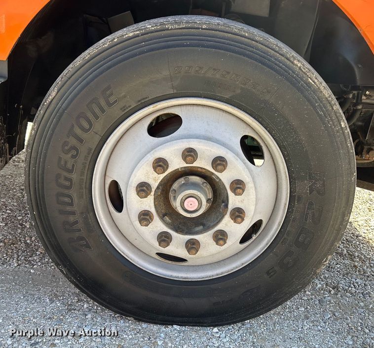 image for item EK4533 2009 Volvo VNM semi truck