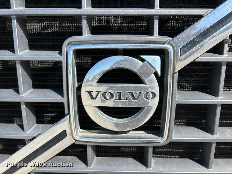 image for item EK4533 2009 Volvo VNM semi truck