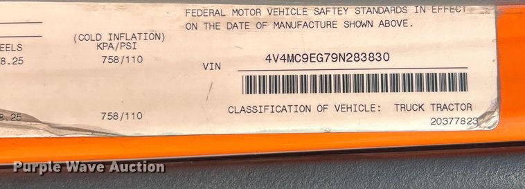 image for item EK4533 2009 Volvo VNM semi truck