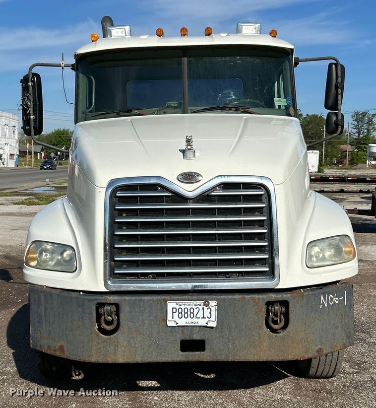image for item EK4548 2006 Mack CXN613 semi truck