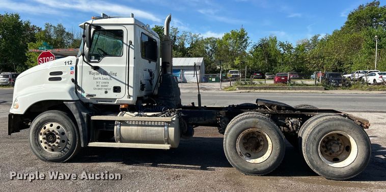 image for item EK4548 2006 Mack CXN613 semi truck