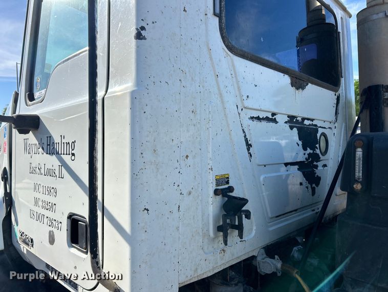 image for item EK4548 2006 Mack CXN613 semi truck