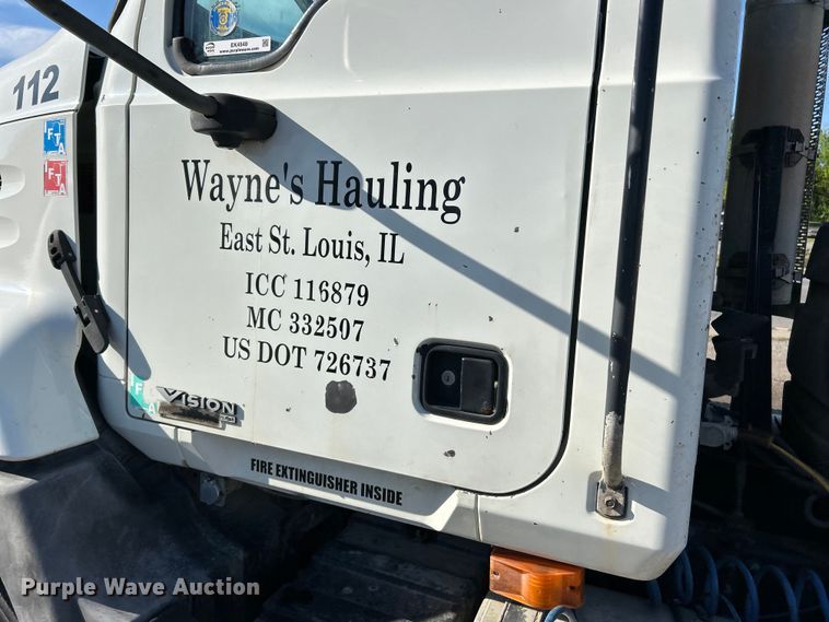 image for item EK4548 2006 Mack CXN613 semi truck