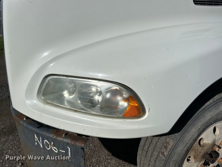 image for item EK4548 2006 Mack CXN613 semi truck