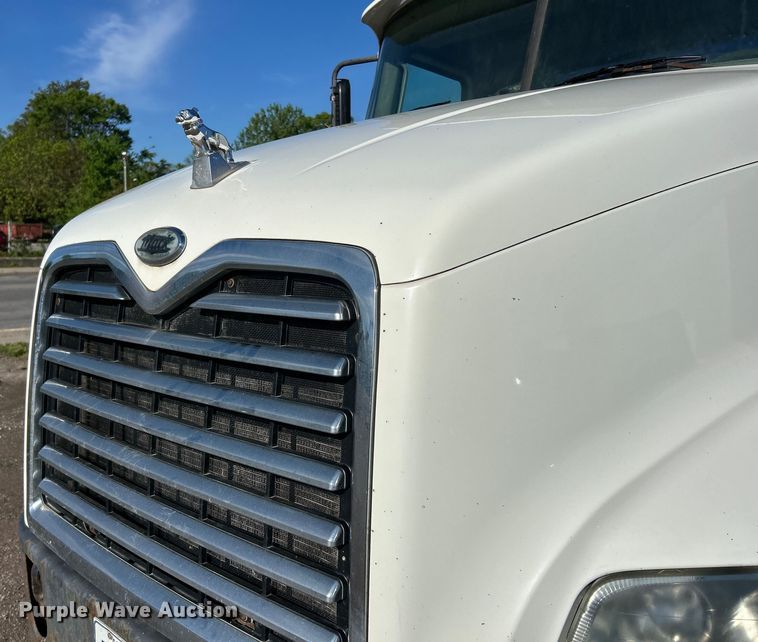 image for item EK4548 2006 Mack CXN613 semi truck