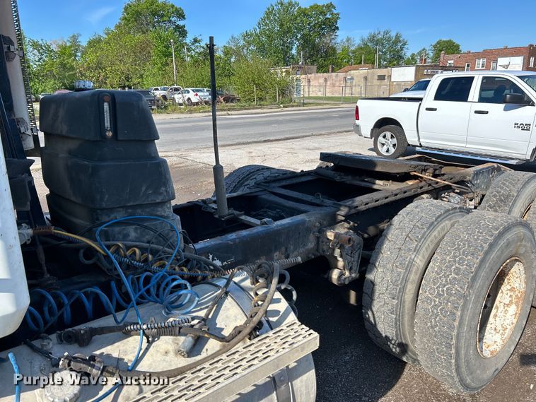 image for item EK4548 2006 Mack CXN613 semi truck