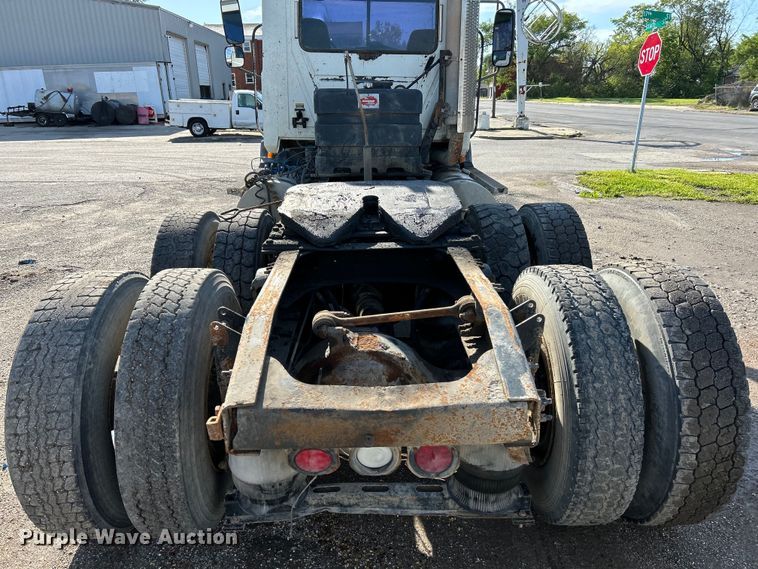 image for item EK4548 2006 Mack CXN613 semi truck