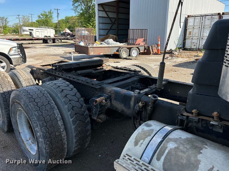 image for item EK4548 2006 Mack CXN613 semi truck