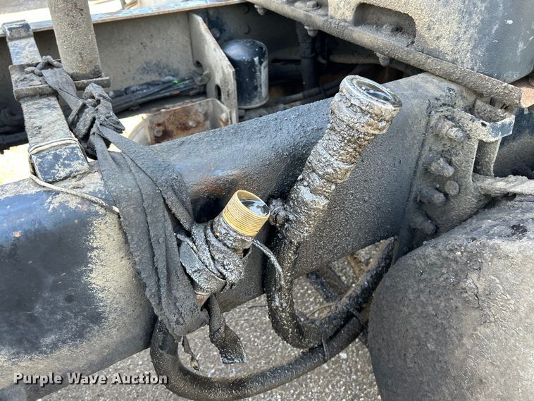 image for item EK4548 2006 Mack CXN613 semi truck