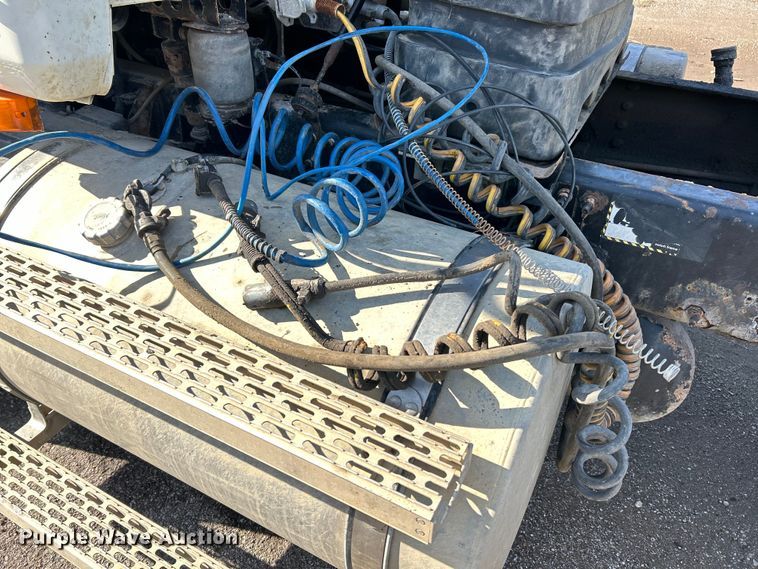 image for item EK4548 2006 Mack CXN613 semi truck