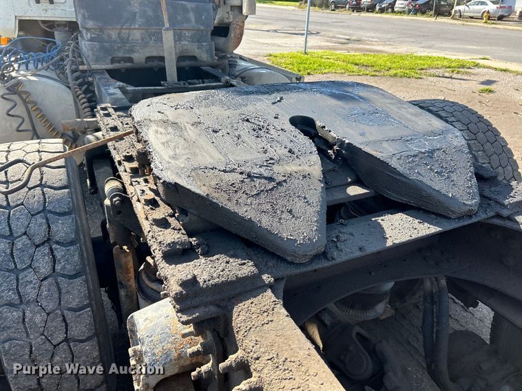 image for item EK4548 2006 Mack CXN613 semi truck