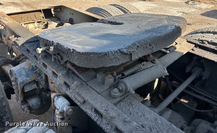 image for item EK4548 2006 Mack CXN613 semi truck