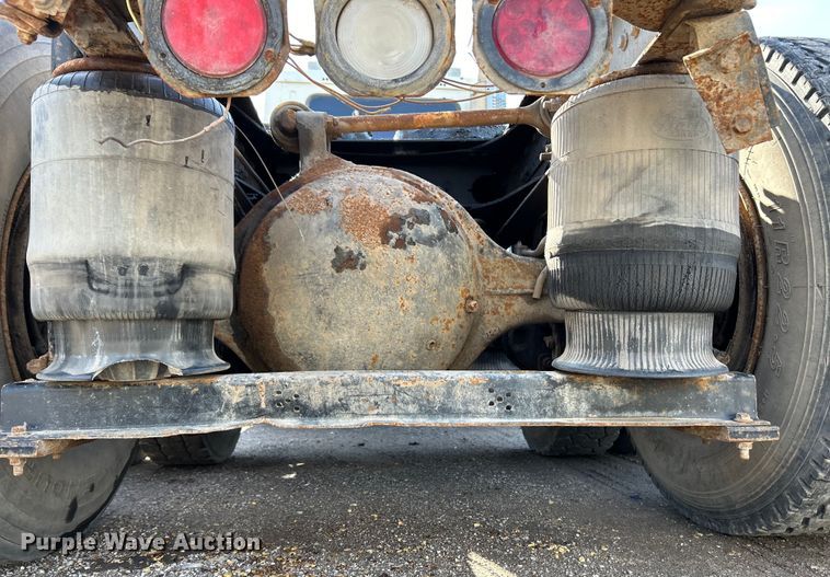 image for item EK4548 2006 Mack CXN613 semi truck