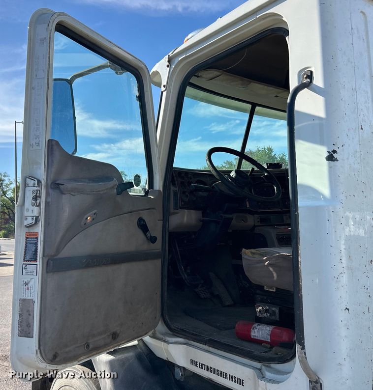 image for item EK4548 2006 Mack CXN613 semi truck