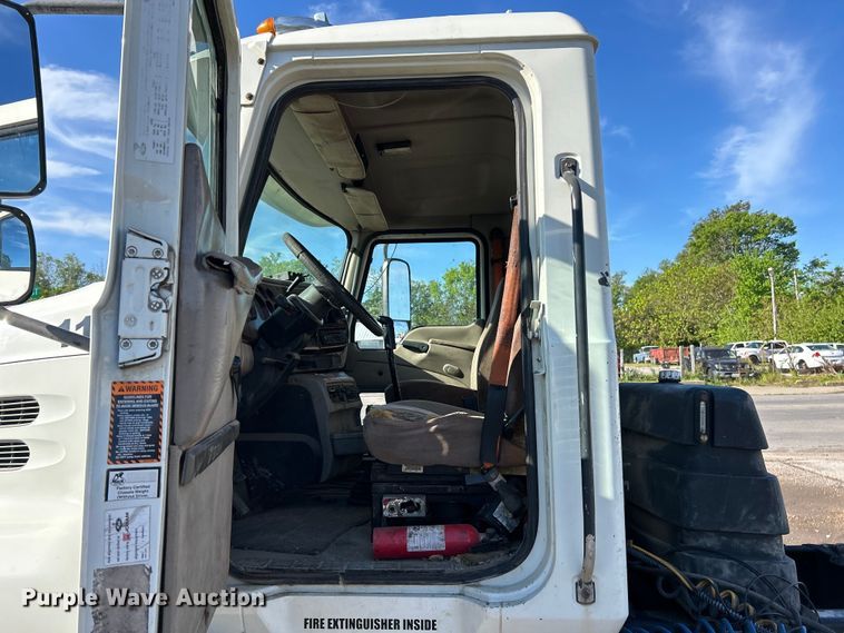 image for item EK4548 2006 Mack CXN613 semi truck