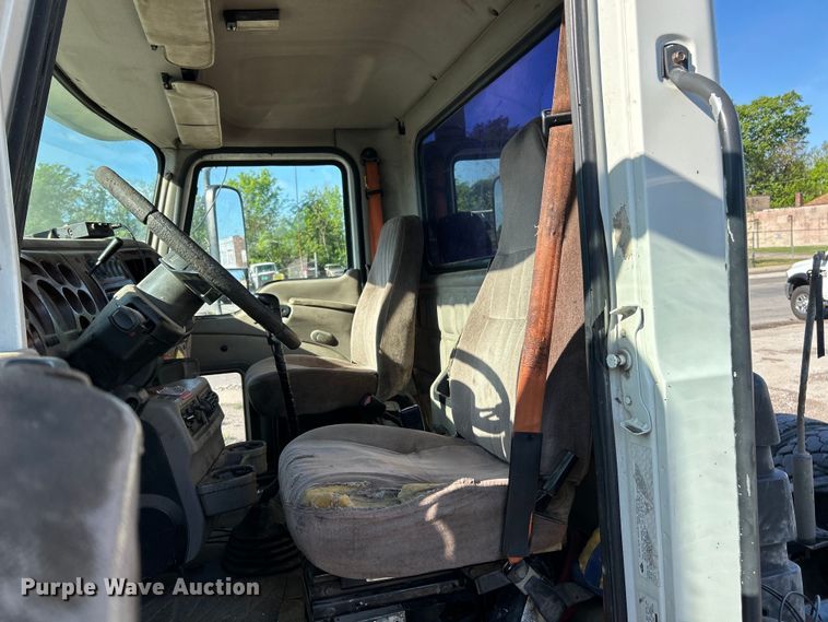 image for item EK4548 2006 Mack CXN613 semi truck