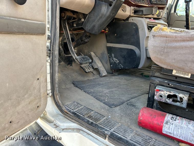 image for item EK4548 2006 Mack CXN613 semi truck