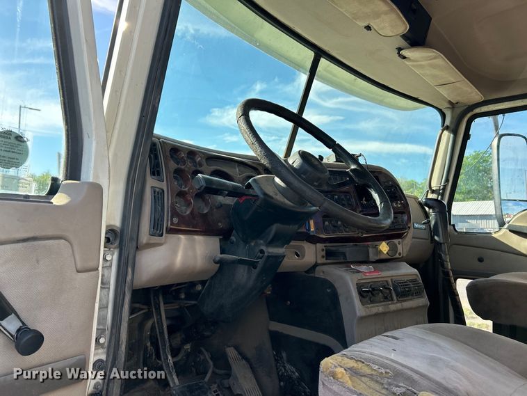 image for item EK4548 2006 Mack CXN613 semi truck