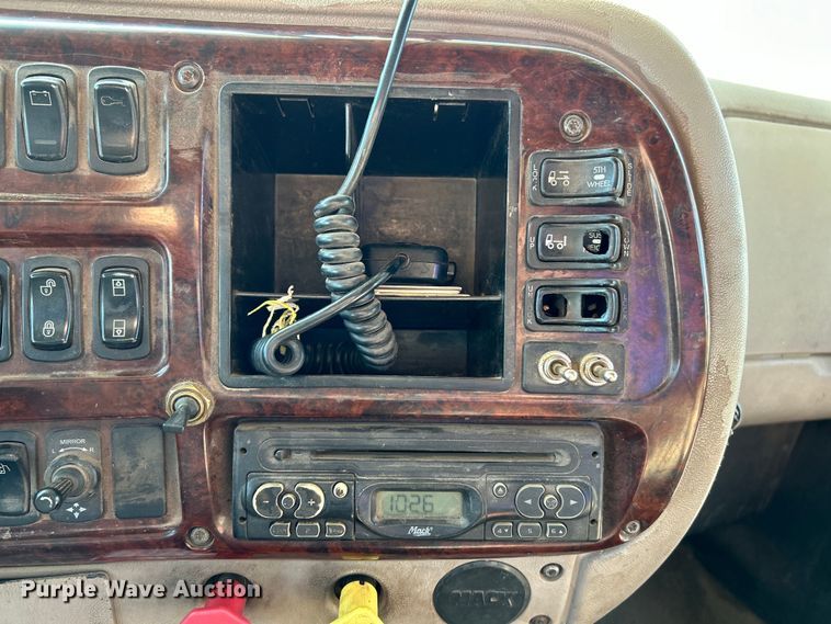 image for item EK4548 2006 Mack CXN613 semi truck