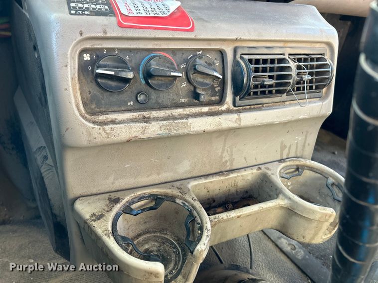 image for item EK4548 2006 Mack CXN613 semi truck