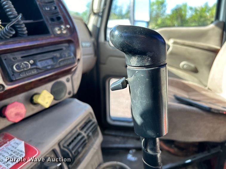 image for item EK4548 2006 Mack CXN613 semi truck