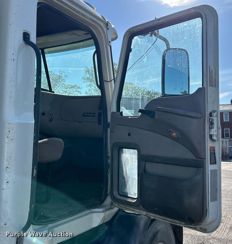 image for item EK4548 2006 Mack CXN613 semi truck