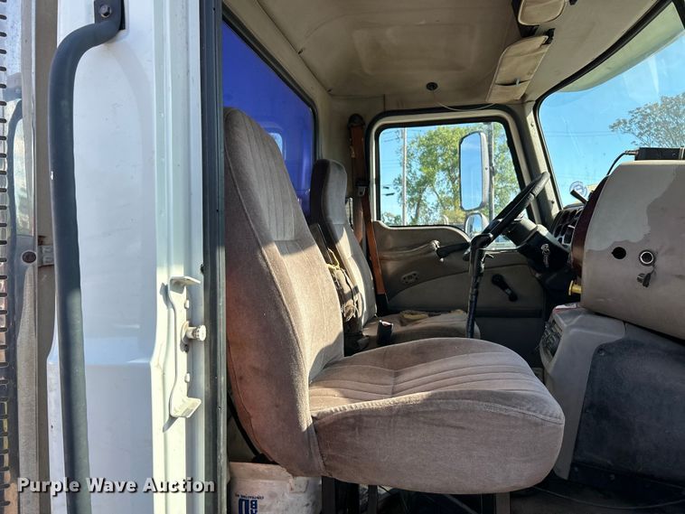 image for item EK4548 2006 Mack CXN613 semi truck