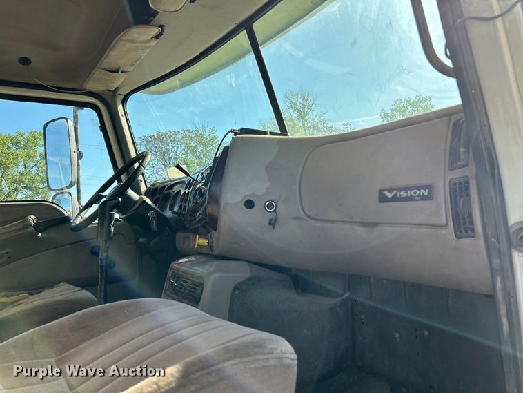 image for item EK4548 2006 Mack CXN613 semi truck