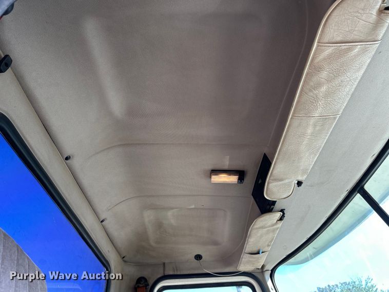 image for item EK4548 2006 Mack CXN613 semi truck