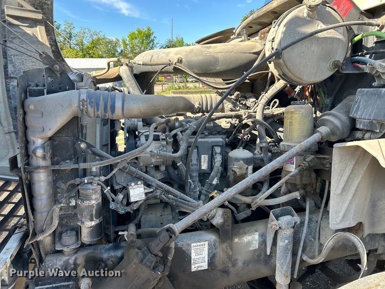 image for item EK4548 2006 Mack CXN613 semi truck