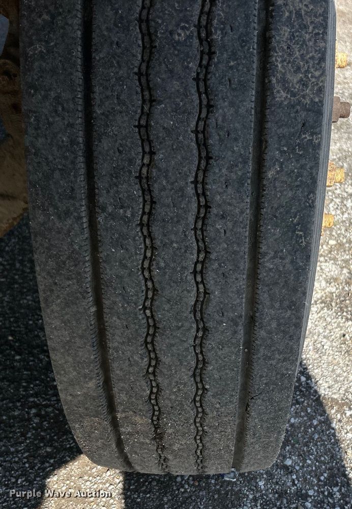 image for item EK4548 2006 Mack CXN613 semi truck