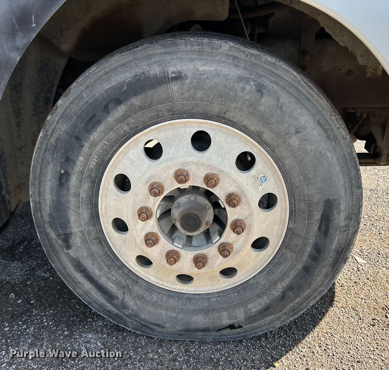 image for item EK4548 2006 Mack CXN613 semi truck