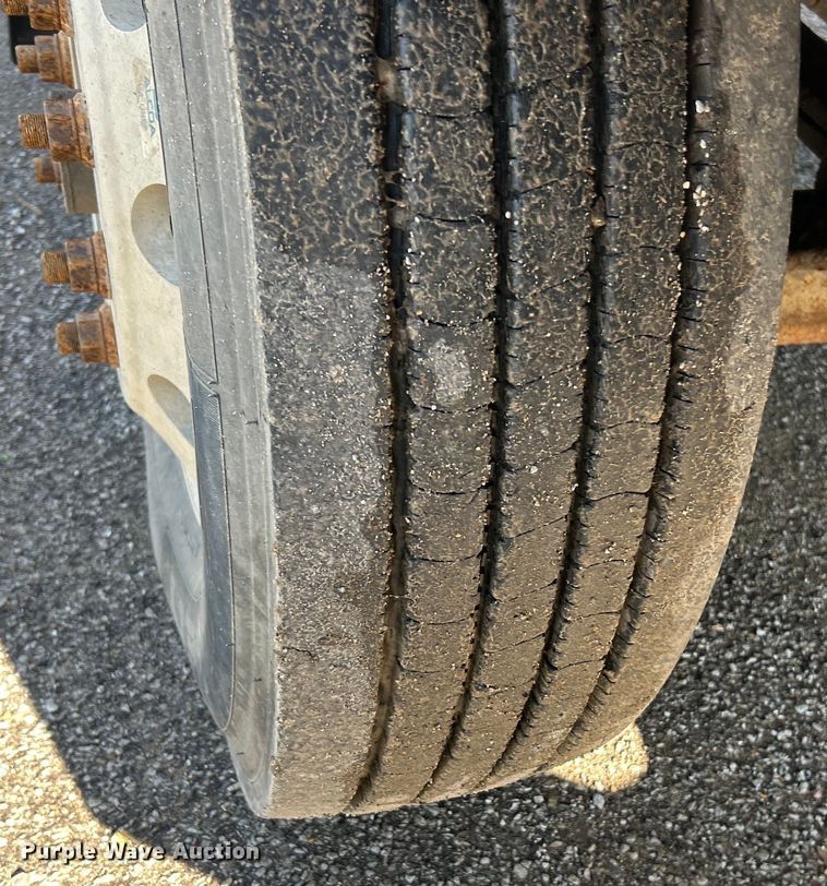 image for item EK4548 2006 Mack CXN613 semi truck